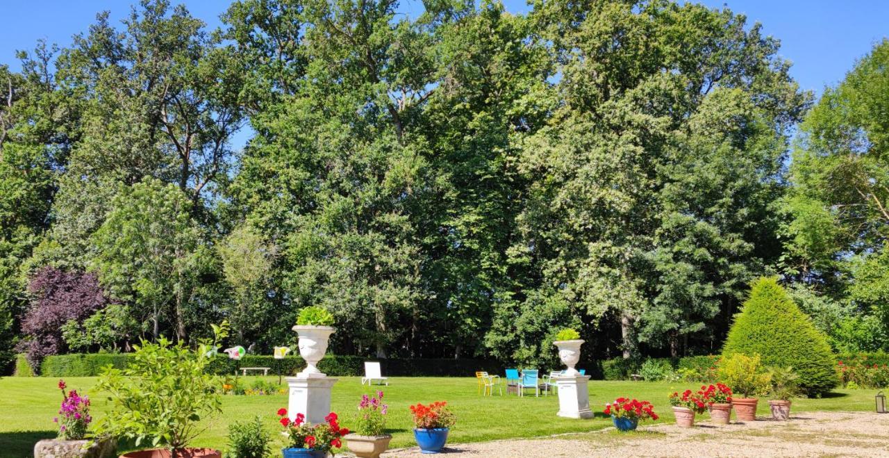 Chateau De Brinville Saint-Sauveur-sur-Ecole Екстер'єр фото