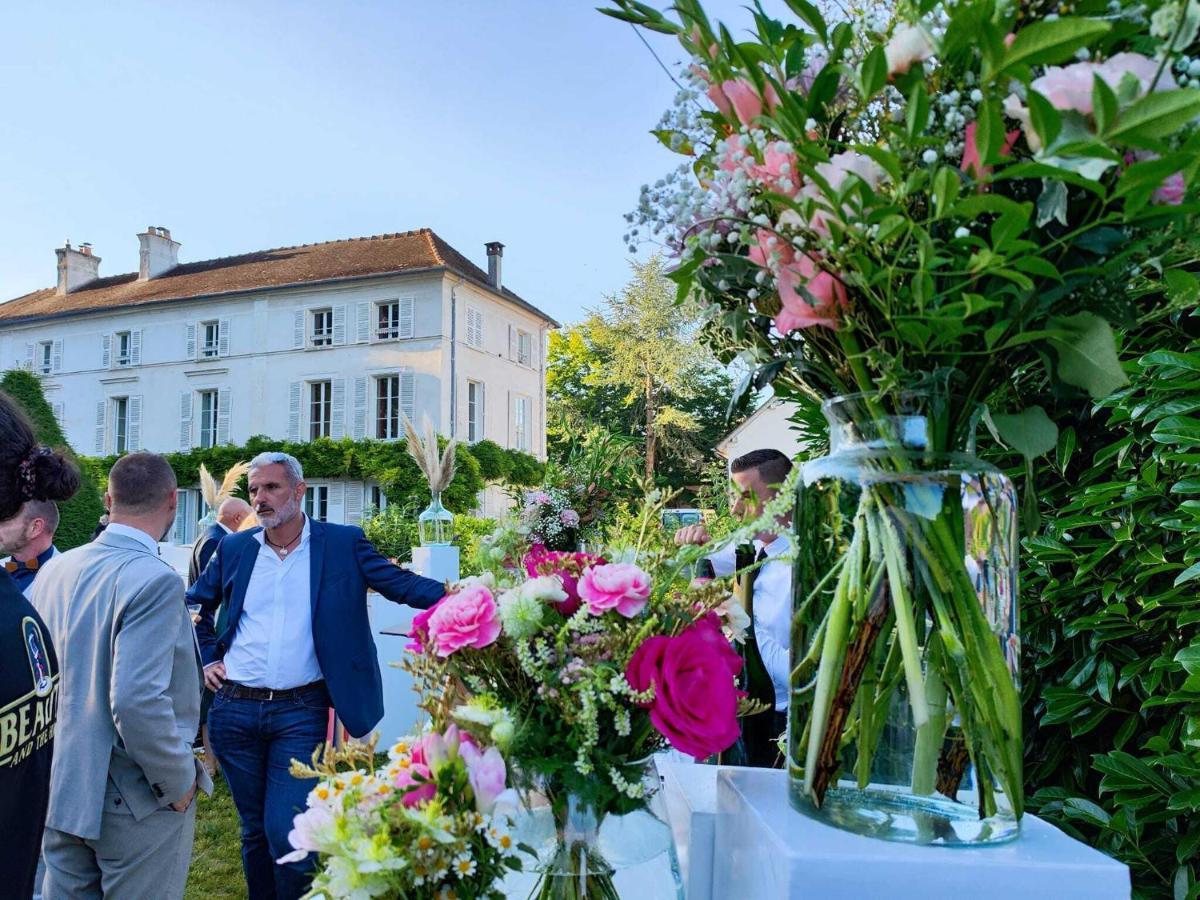 Chateau De Brinville Saint-Sauveur-sur-Ecole Екстер'єр фото